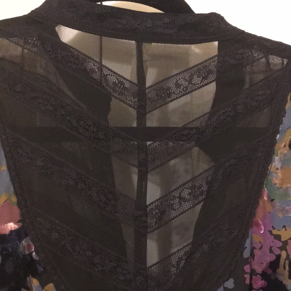 Free People brand Beautiful rayon & silk  , sleeveless floral print - Picture 3 of 10